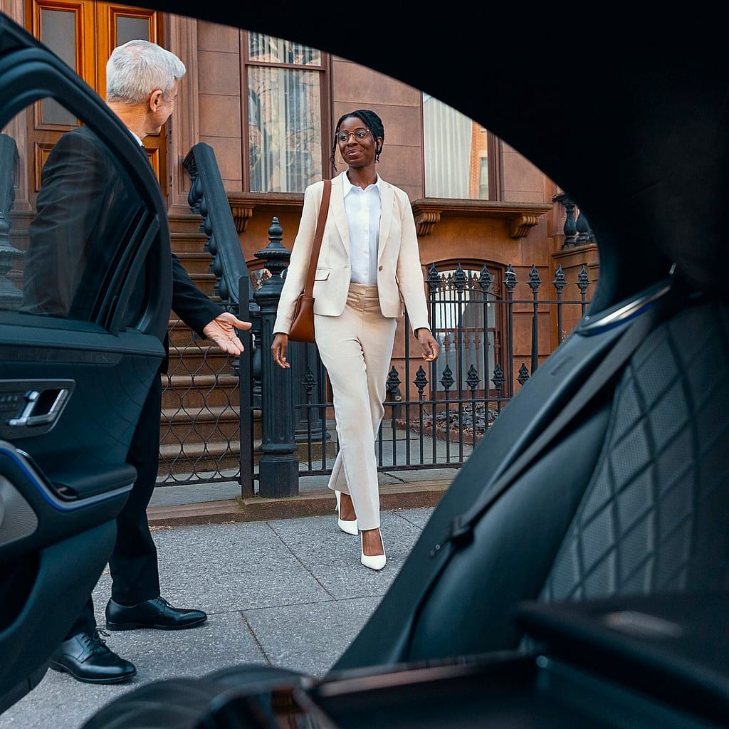 Luxury traveler Private chauffeur service pickup from home