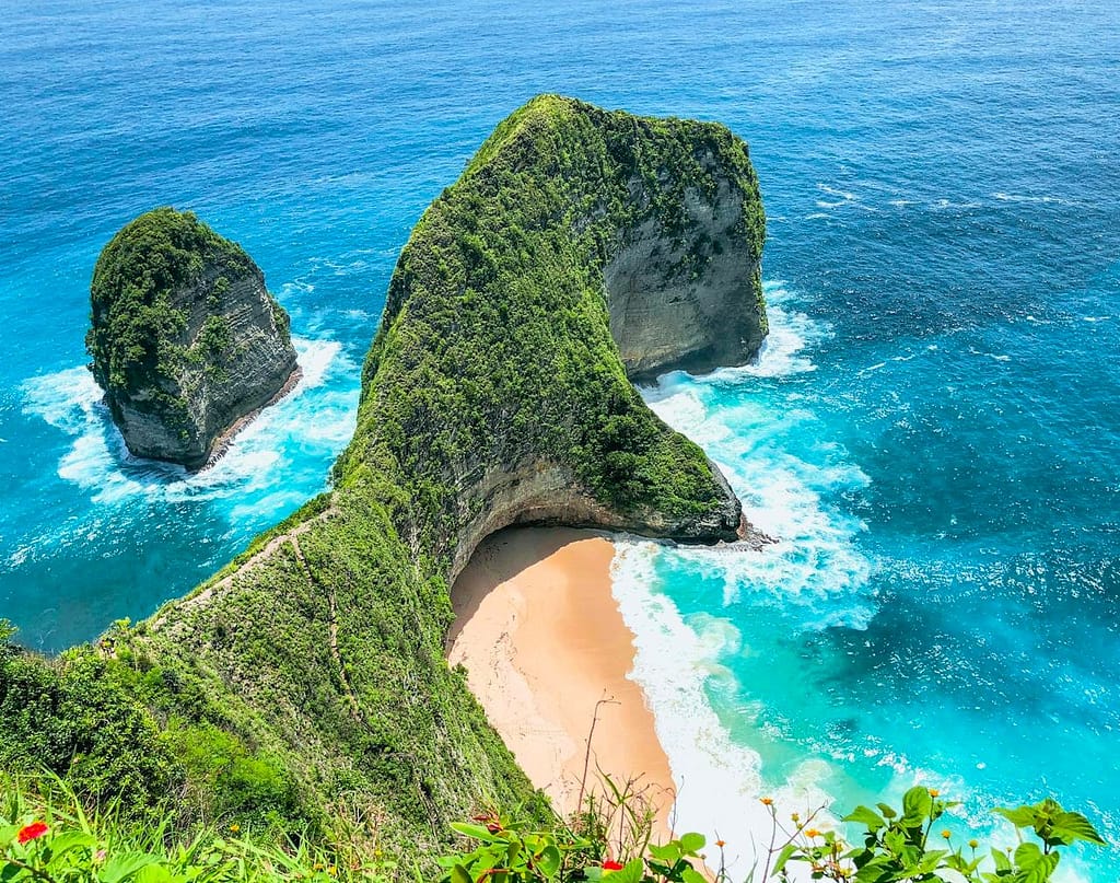 T-Rex Kekling Beach Nusa Penida Bali Luxury